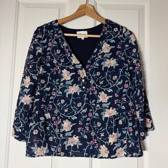 Sezane Tops - Sezane Floral Textured Navy Top 3/4 Sleeve V Neck Feminine Dainty Size 34 XS